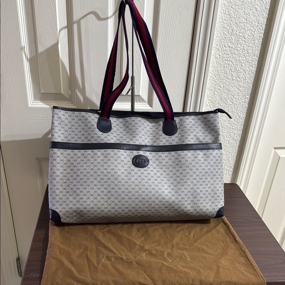 Gucci Handbags - Gucci Tote Bag Vintage- Large Size with zipper closure